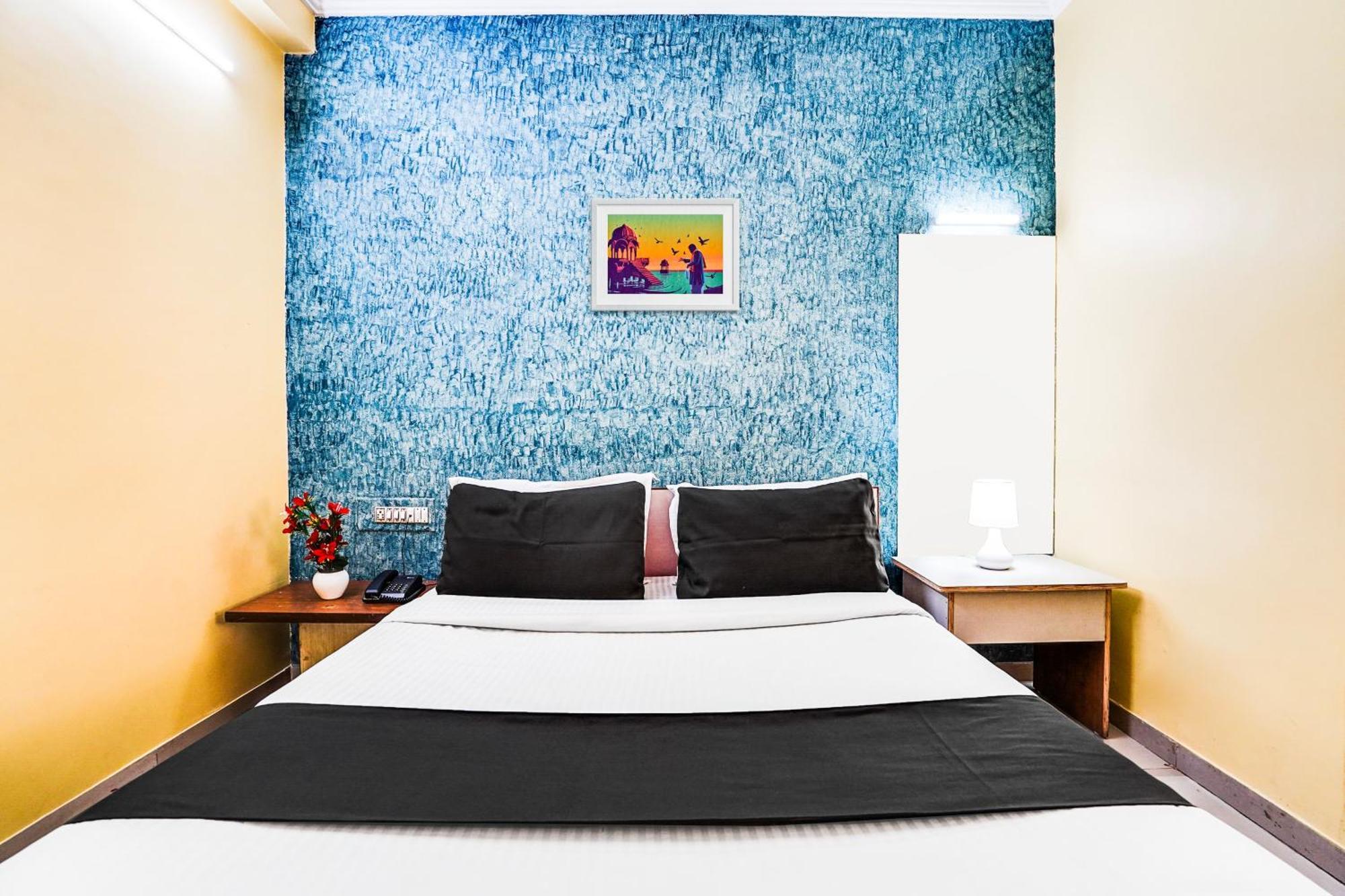Hotel O Vibrant Residency Ahmedabad Buitenkant foto