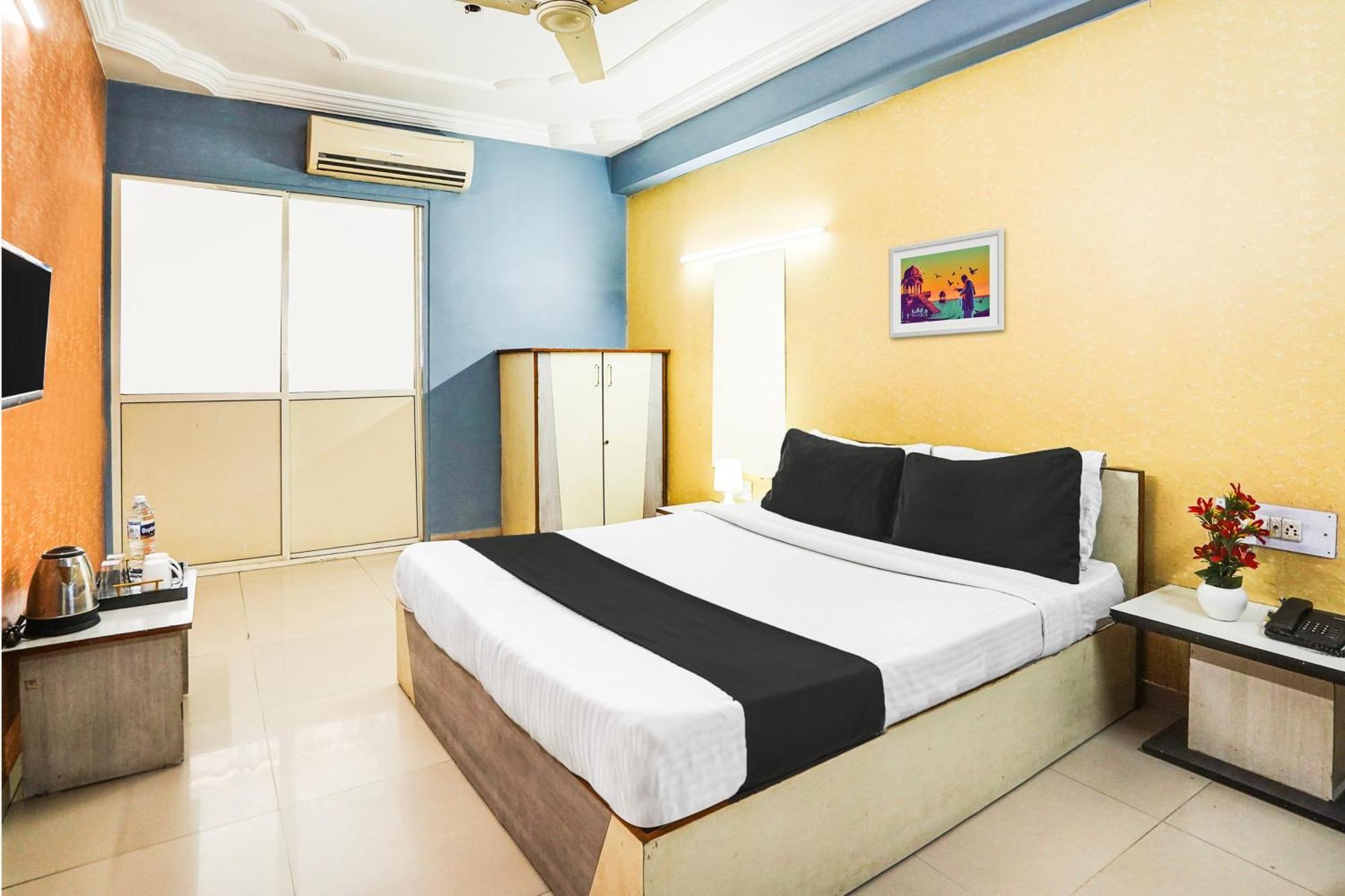 Hotel O Vibrant Residency Ahmedabad Buitenkant foto