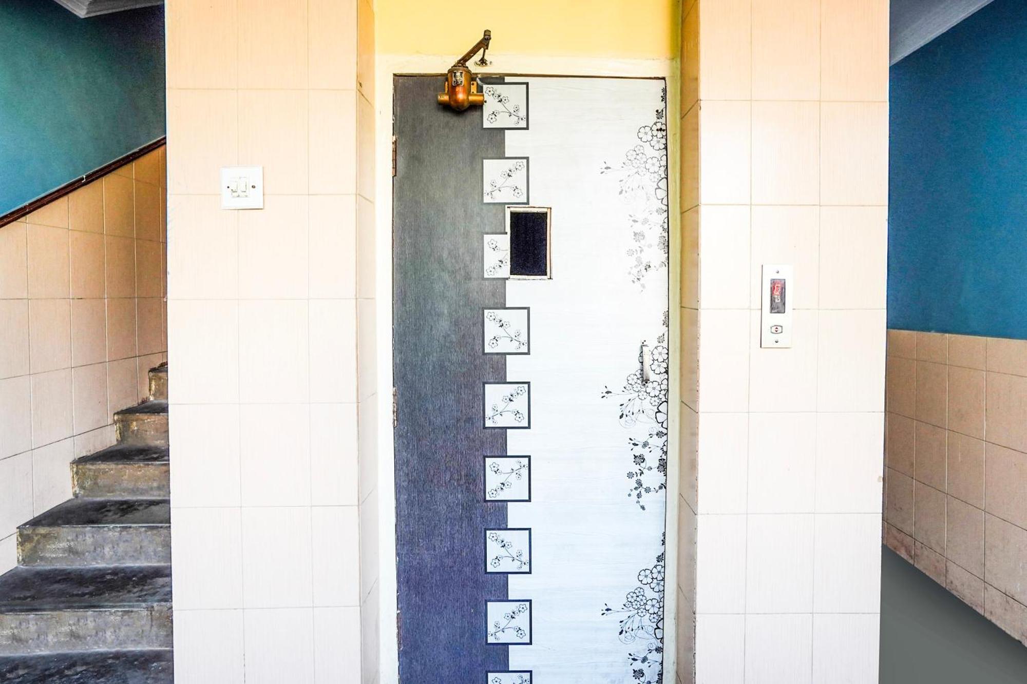 Hotel O Vibrant Residency Ahmedabad Buitenkant foto