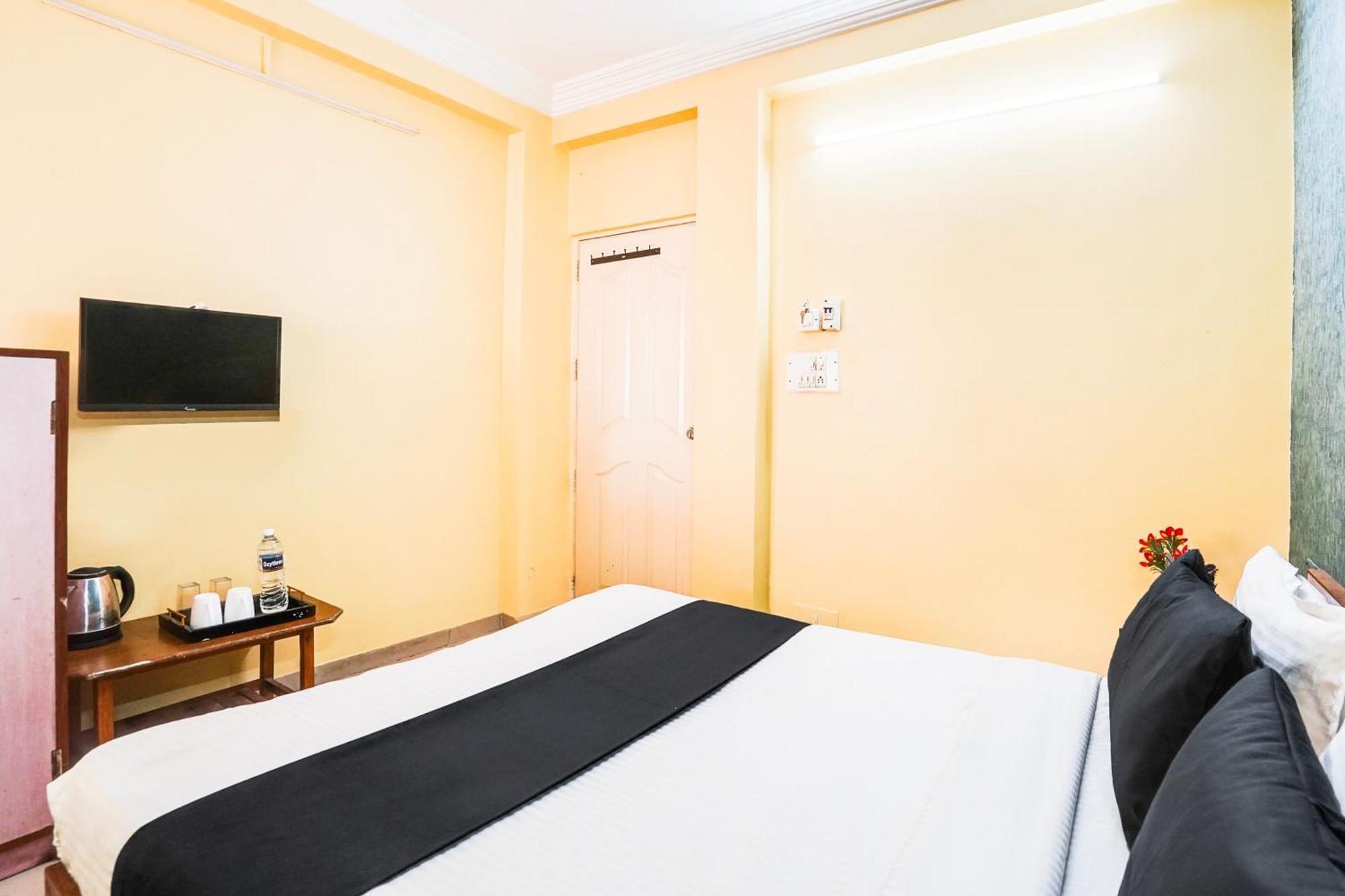 Hotel O Vibrant Residency Ahmedabad Buitenkant foto