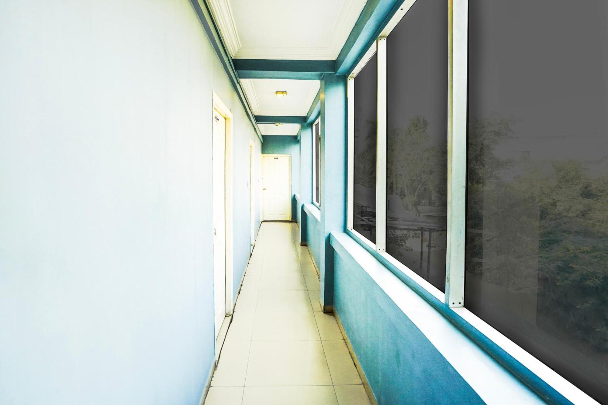 Hotel O Vibrant Residency Ahmedabad Buitenkant foto