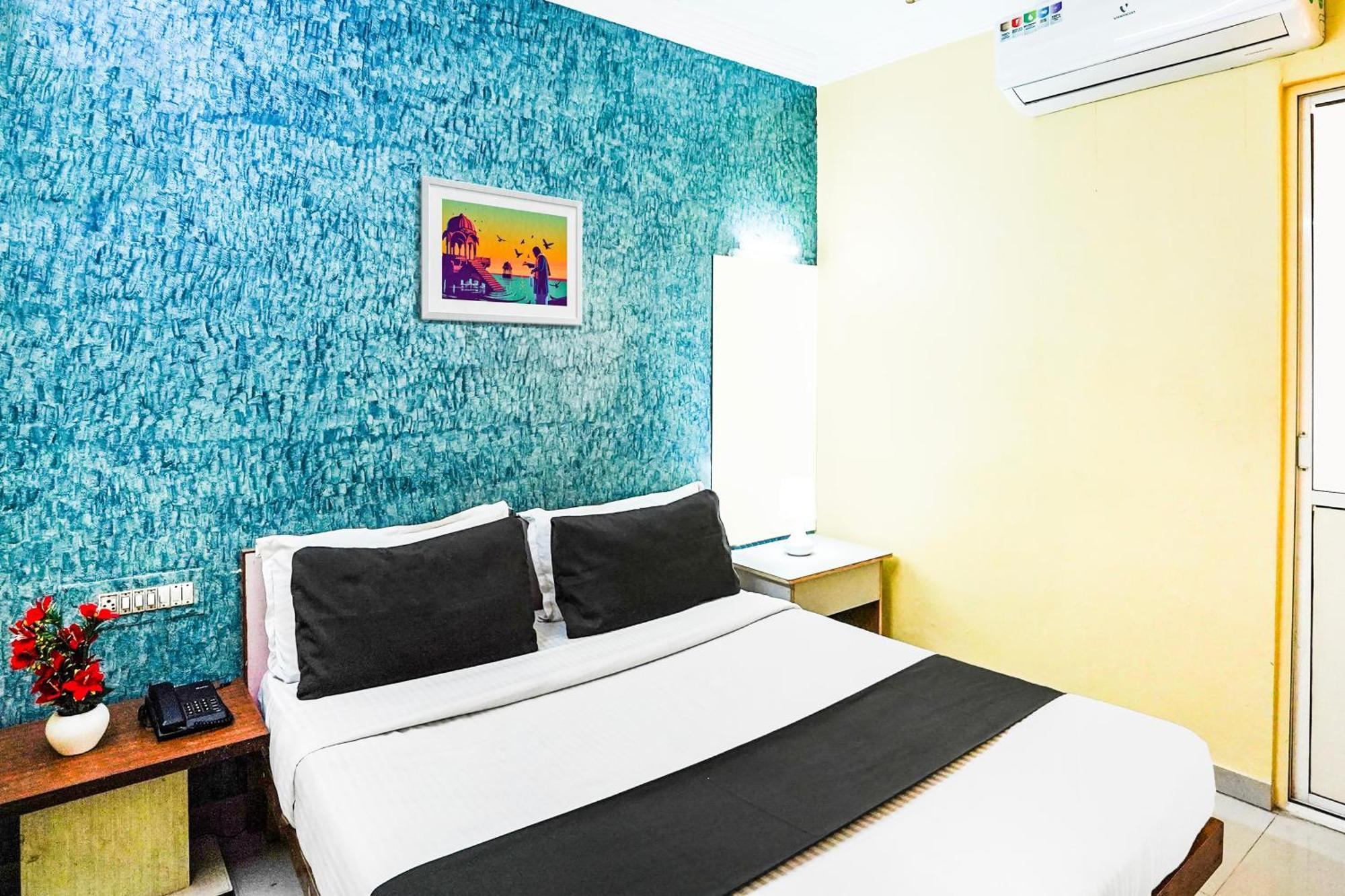 Hotel O Vibrant Residency Ahmedabad Buitenkant foto