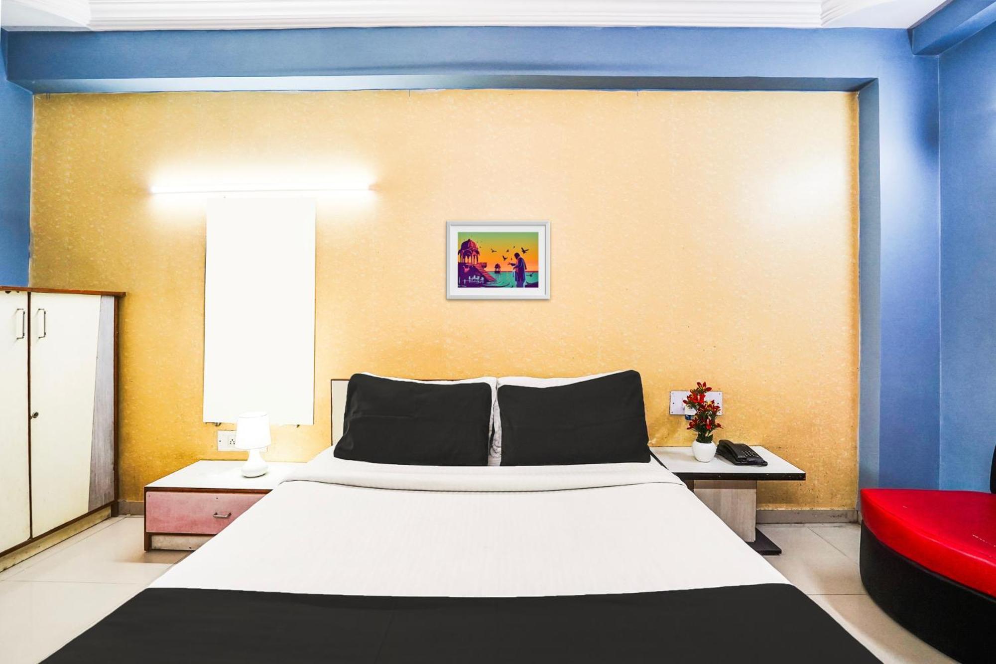 Hotel O Vibrant Residency Ahmedabad Buitenkant foto