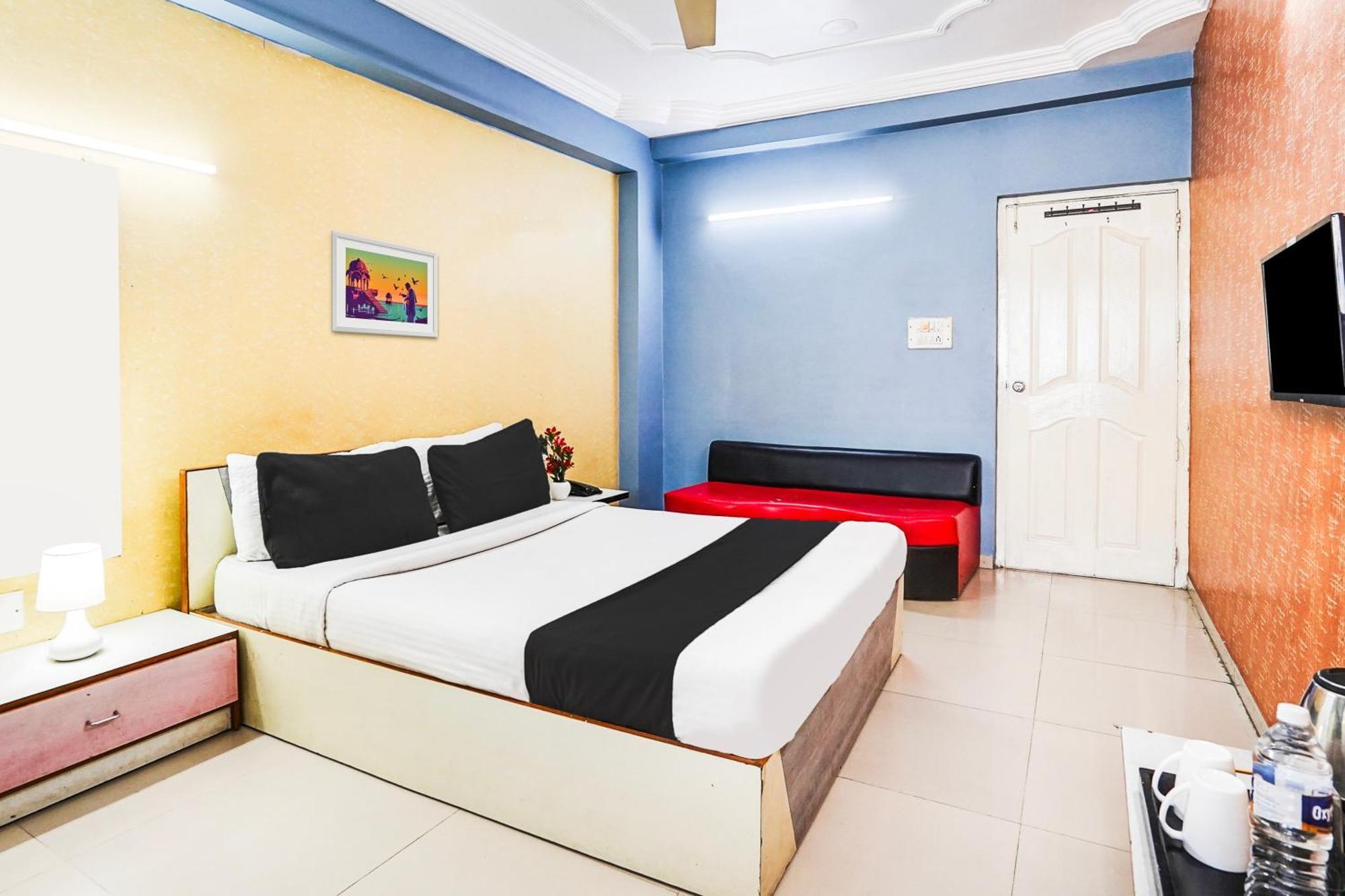 Hotel O Vibrant Residency Ahmedabad Buitenkant foto