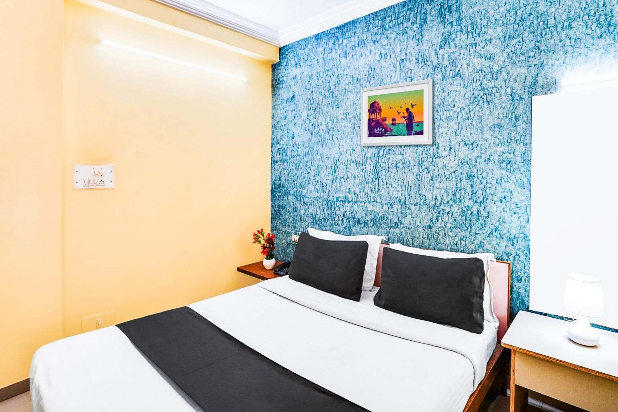 Hotel O Vibrant Residency Ahmedabad Buitenkant foto