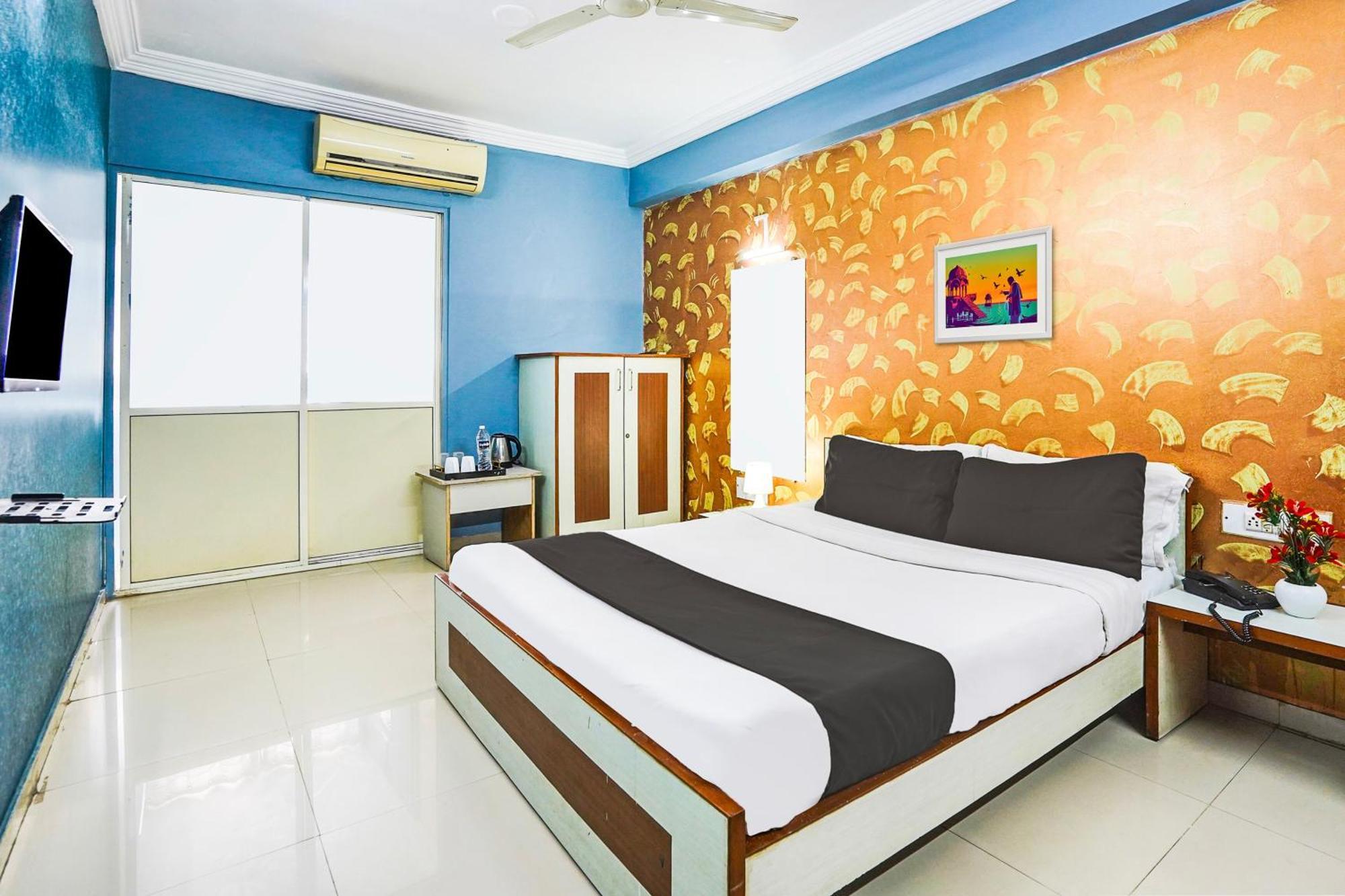 Hotel O Vibrant Residency Ahmedabad Buitenkant foto