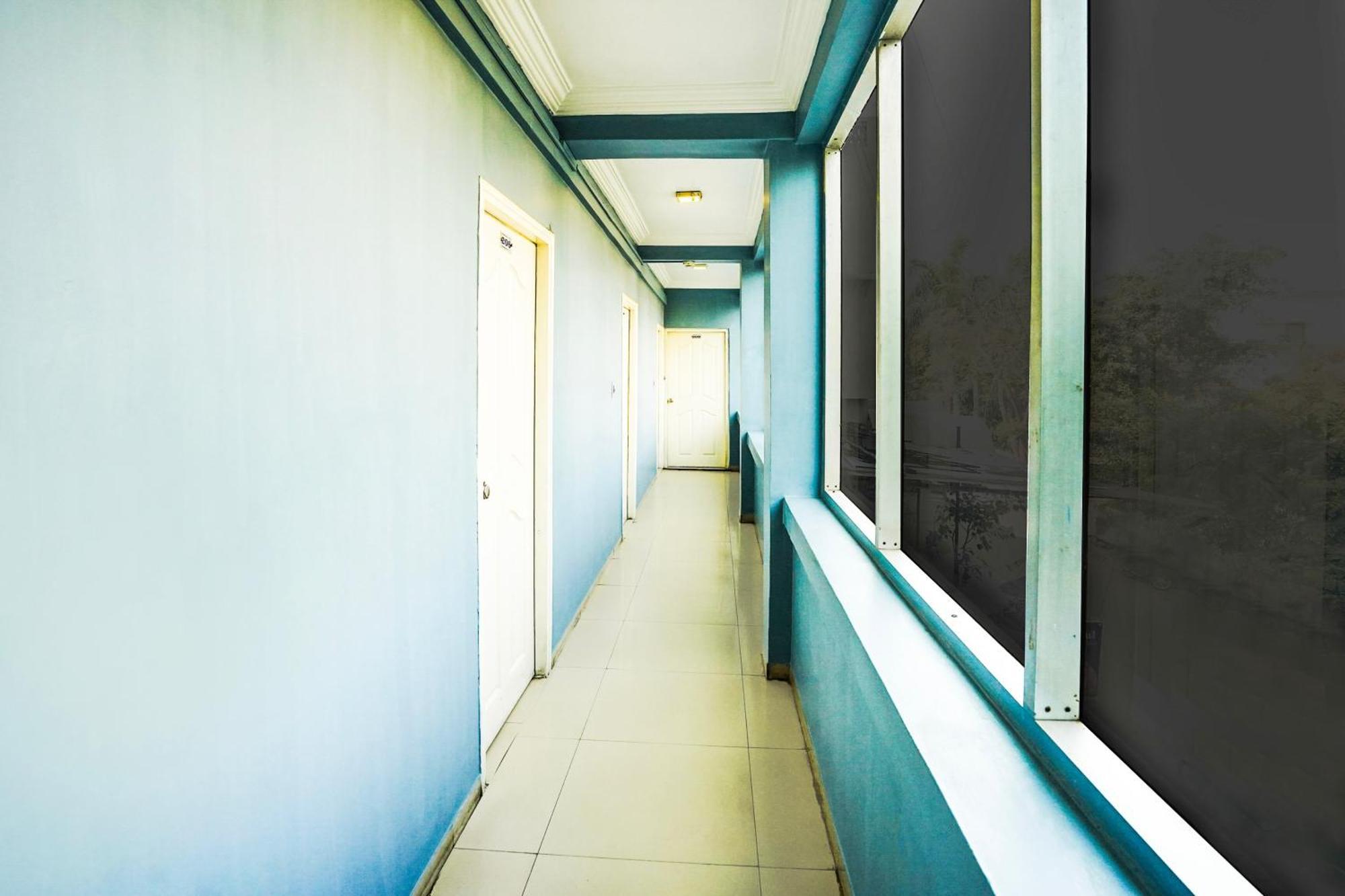 Hotel O Vibrant Residency Ahmedabad Buitenkant foto