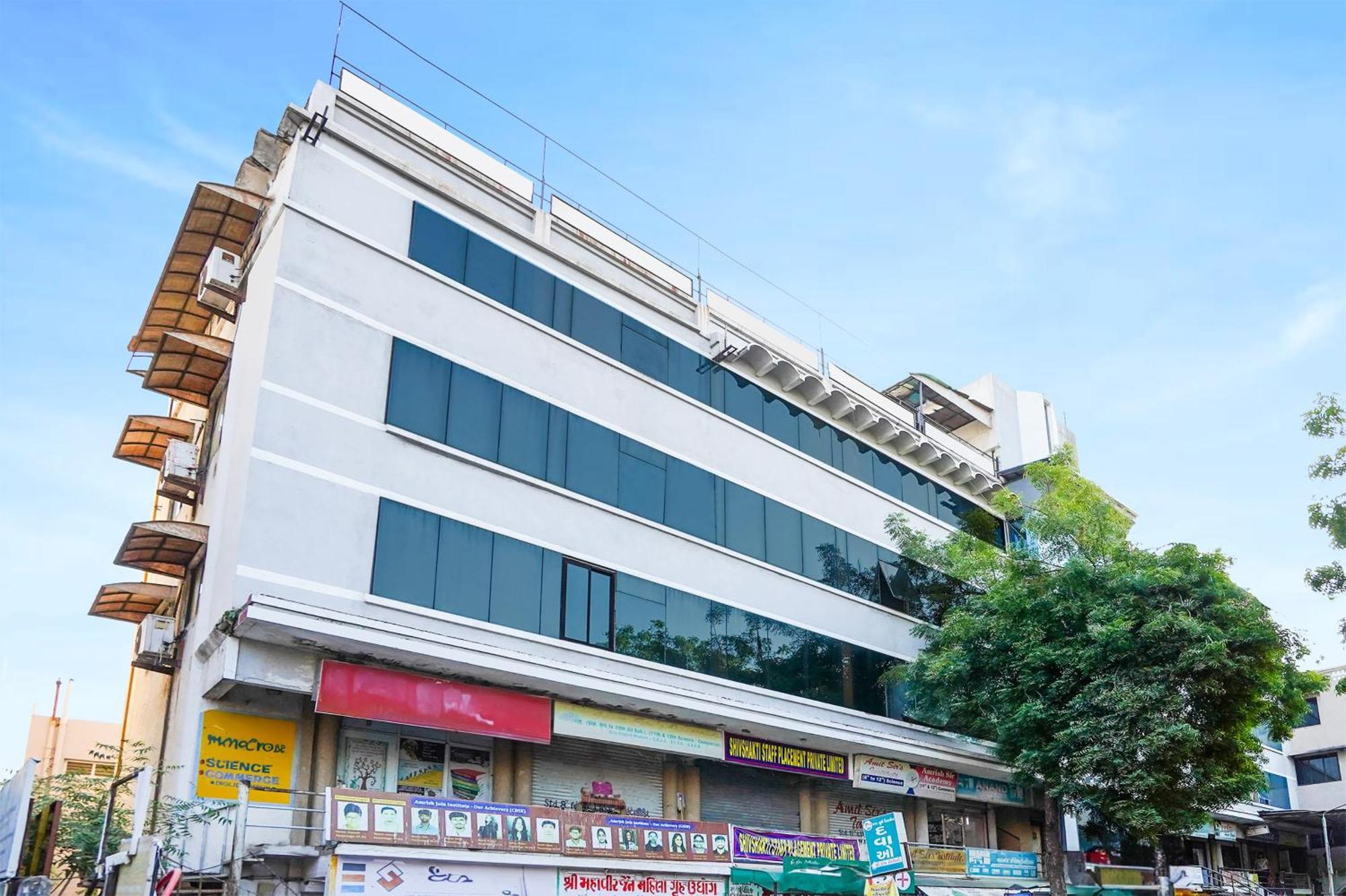 Hotel O Vibrant Residency Ahmedabad Buitenkant foto