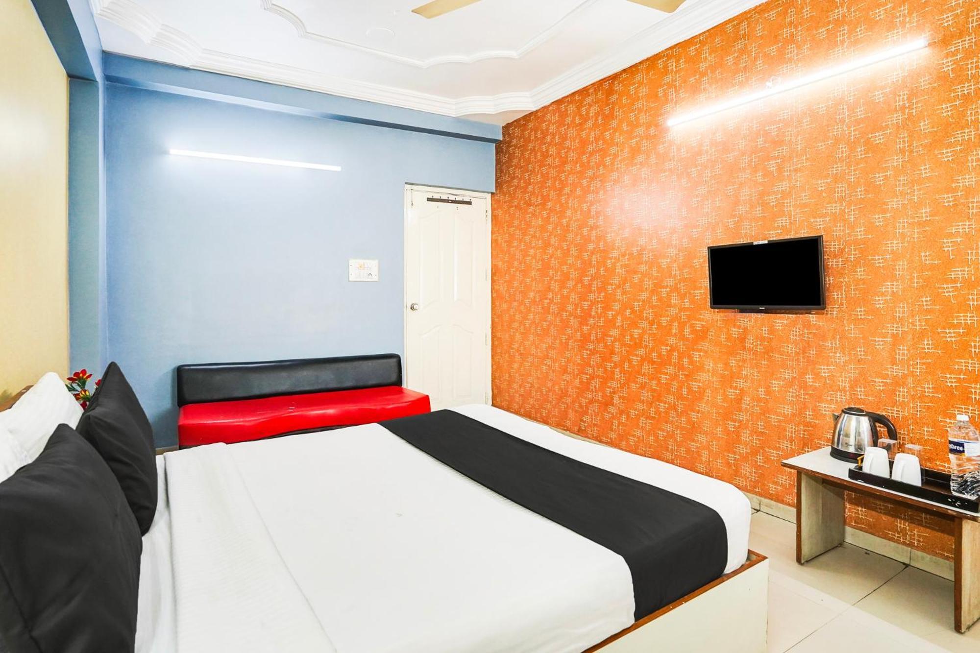 Hotel O Vibrant Residency Ahmedabad Buitenkant foto